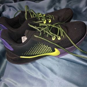 Athletic shoes